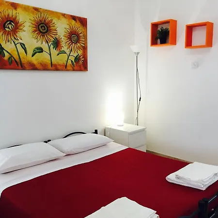 Juice Bed and Breakfast Λέτσε
